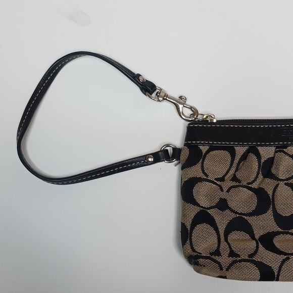 Coach Signature Jacquard Black Leather Trim Wristlet NWOT - Picture 3 of 8